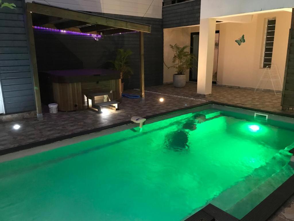 דירות סן-אנדרה Le Flamboyant Avec Piscine Chauffee 30° Et Jacuzzi מראה חיצוני תמונה